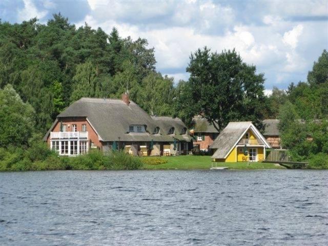 Ferien Direkt Am Wasser Mit Hund Krakow am See Exteriör bild